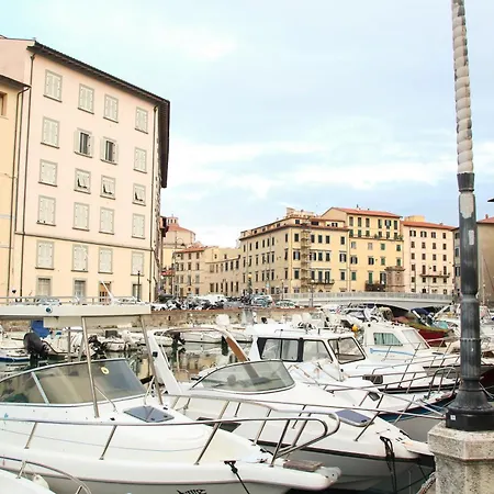 Waterfront Balcony I Grani 2 Style Apartment Livorno