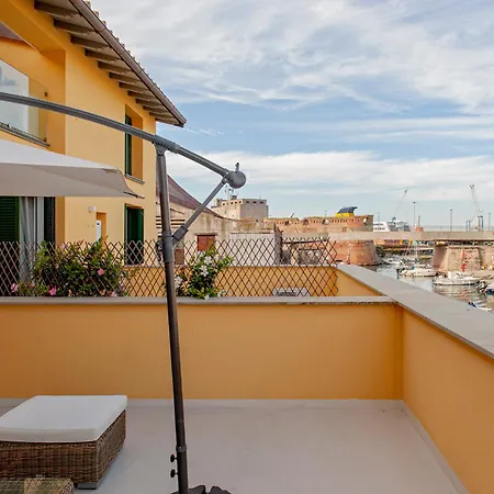 Waterfront Balcony I Grani 2 Style Apartment Livorno